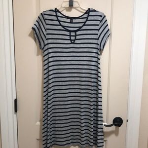 Mid length short sleeve dress
